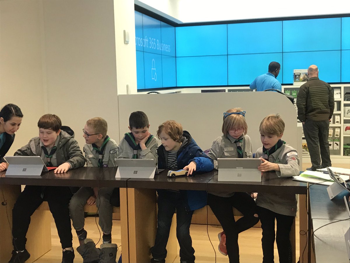 2Scouter's tweet image. 227 Cubs are at @MicrosoftStore learning coding tonight. @Douglasdale @LDH74 #scouterlife #scoutsdostuff @scoutscanada