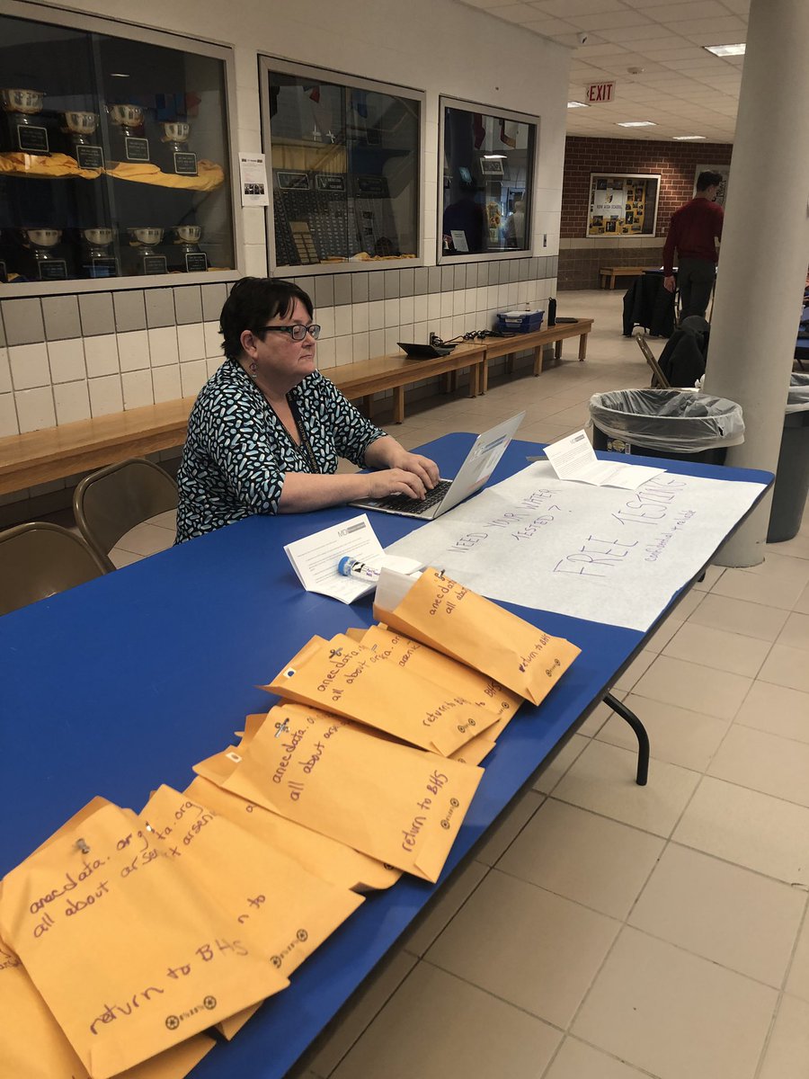 RoyChowdhuryLab's tweet image. First Public Meeting as part of the @NIHSEPA grant explaining our research @RoyChowdhuryLab and the current Arsenic contamination in private well waters at Bow High School , NH @Anecdata @MDIBL @JoshStevens1210 #KSCBio