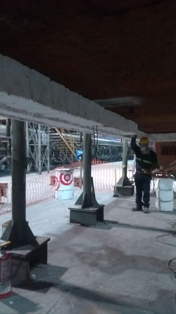 infoasein's tweet photo. Colocación de fibra refractaria #Asein #HacerloConSeguridadEsHacerloBien https://t.co/cC3Fa4b2tA