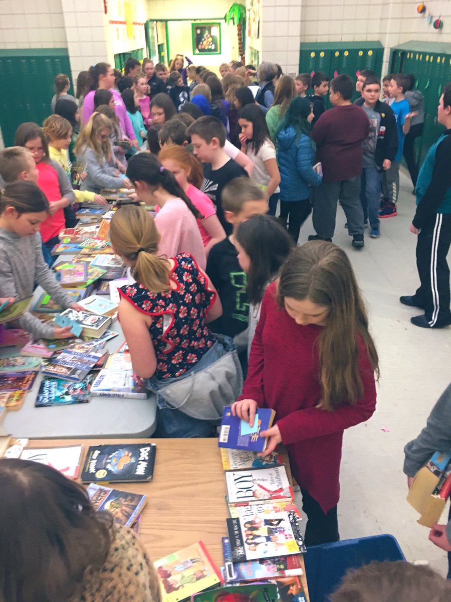 bravo2learning's tweet photo. Fifth grade book swap! #marchisreadingmonth #goglads https://t.co/ZHVPFkcowC