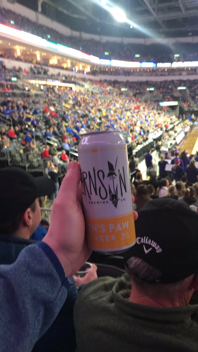 KennyHartzell's tweet photo. Lions Paw! #fernson #March2TheSummit https://t.co/TpKL1KdWEb