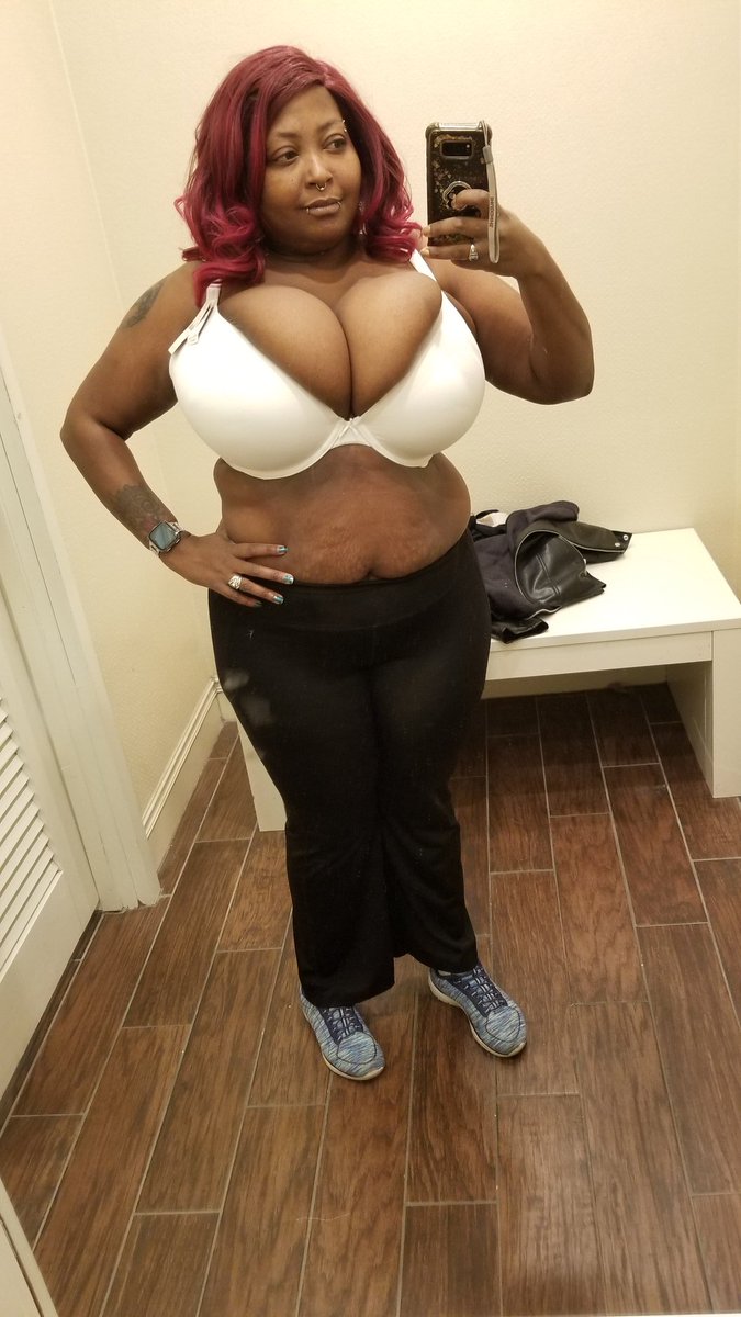 JinxyNW's tweet photo. I went bra shopping today!!! So much spillage but I love it!!!! What do you think? #bbw #bigboobs #hugeboobs #HUGENATURALS #boulderholders #PlusSizeAppreciation #boobs #TittyTuesday #Tits https://t.co/VcjpHLZkln