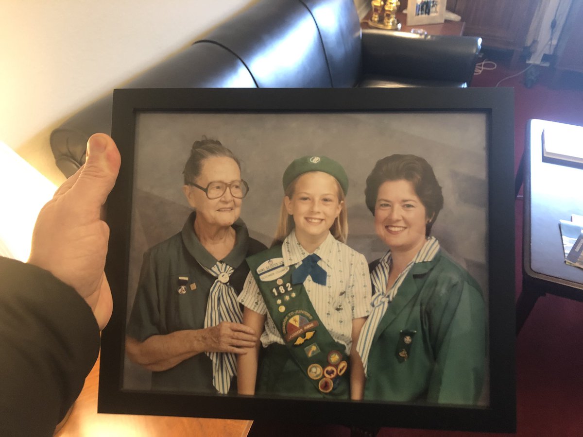 SpanbergerForVA's tweet image. Happy 107th birthday to the @girlscouts! 

58% of the women serving in the US House are Girl Scout alumnae. They include fellow first-termers @LaurenUnderwood and @HornForCongress!

 (This explains the Girl Scout green @LaurenCoat.)