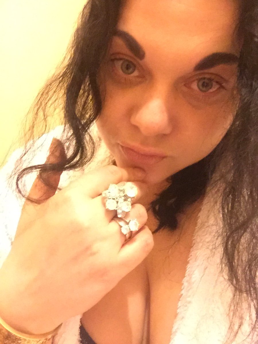 louise_abdull's tweet photo. New bracelet ring look nice bling just done eyebrows one ☝️ look bigger then other well not care never get them right am getting old now #cleopatra #rapgod #2pacchanges https://t.co/DqIhQMsSHa