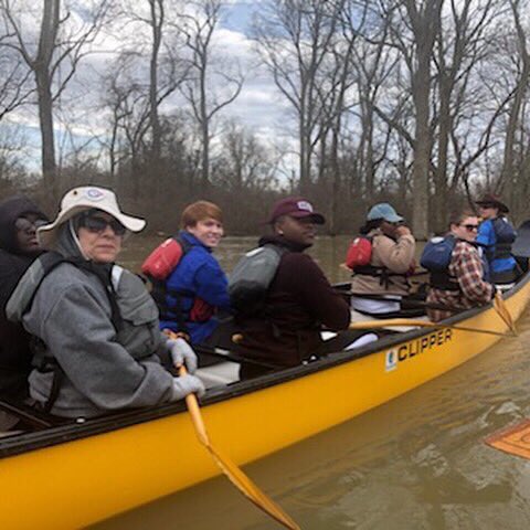 MaroonVolunteer's tweet image. Day 3 of the Mississippi Delta Alternative Spring Break features a canoe trip with Quapaw Canoe Company and a River Cleanup service project with 1Mississippi.org. #msuasb2019 #alternativebreaks #mississippidelta