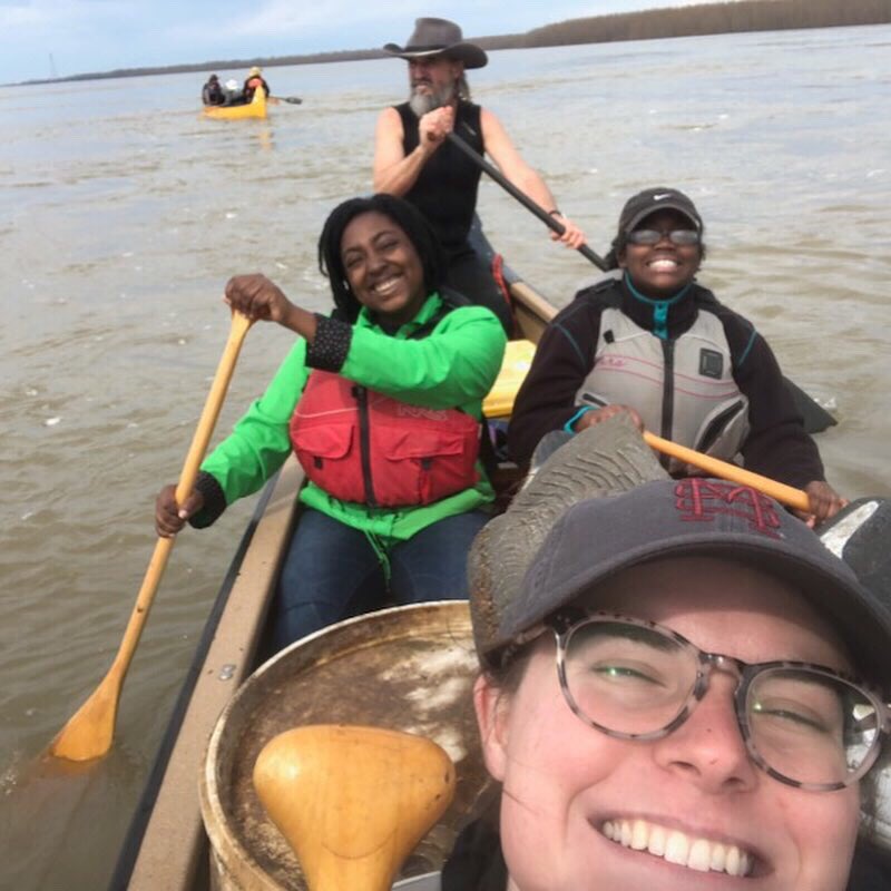 MaroonVolunteer's tweet image. Day 3 of the Mississippi Delta Alternative Spring Break features a canoe trip with Quapaw Canoe Company and a River Cleanup service project with 1Mississippi.org. #msuasb2019 #alternativebreaks #mississippidelta
