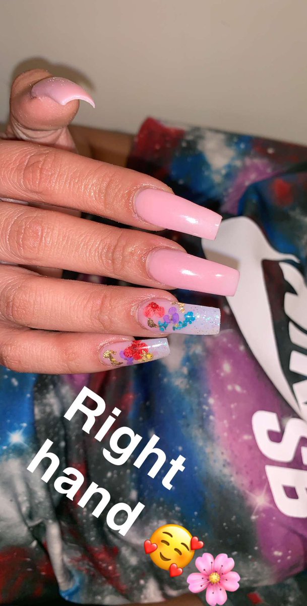 Marihaaa_'s tweet image. Ouuuuu listen ... y’all better WAKE UP #IssaSet #DoneByMe #Nailfies 💐
