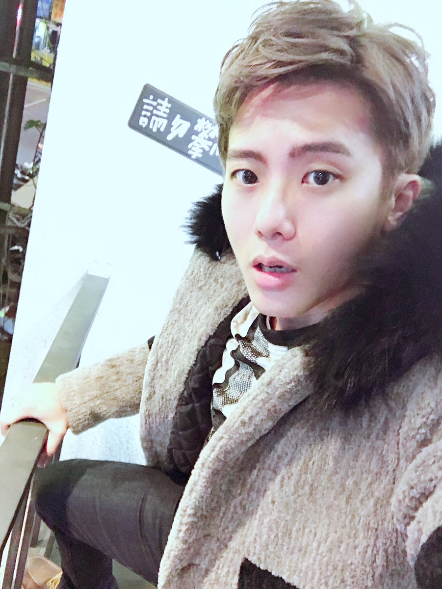 PNSun1's tweet photo. 很多的瓶頸、很多的阻礙、很多的質疑、很多的無奈、很多的難關...😶
大概只有你們的支持才有讓我繼續堅持、繼續唱著...🎤
我好希望趕快做出能讓你們感到驕傲和光榮的代表作...🌟
拜託給我力量，讓我衝起來！🏃🏻‍♂️

-
#孫培恩 
#pnsun 
#浪LiveID3210945 https://t.co/sCM4k54XaM