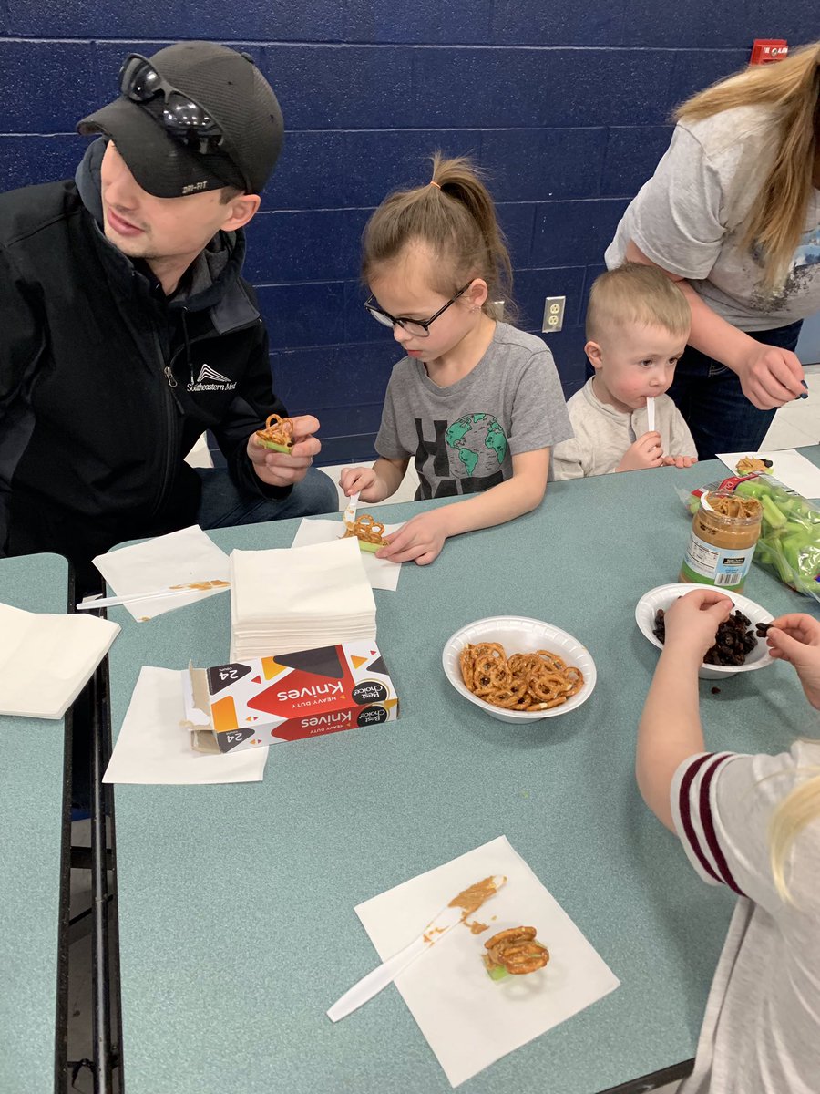 21stBobcats's tweet photo. VIP night at CPS tonight. We love getting to share our program with our loved ones!  We had another great event with Chef Lamphear and Jennifer from @SoutheasternMed. @Primary_Bobcats https://t.co/arIozCUNtA