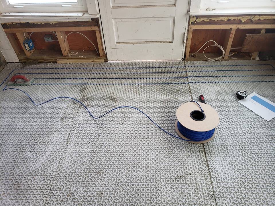 FloorzFlawless's tweet photo. Installing @LATICRETE #Stratamat today in East Kingston, @newhampshire_nh  #laticrete  #stratamat #radiantheat #heatedfloors #laticreteproducts #tilefloors #strataheat #eastkingston #sunporch #603tile #tileinstallation #tiletrends https://t.co/qcXuc8bfMO