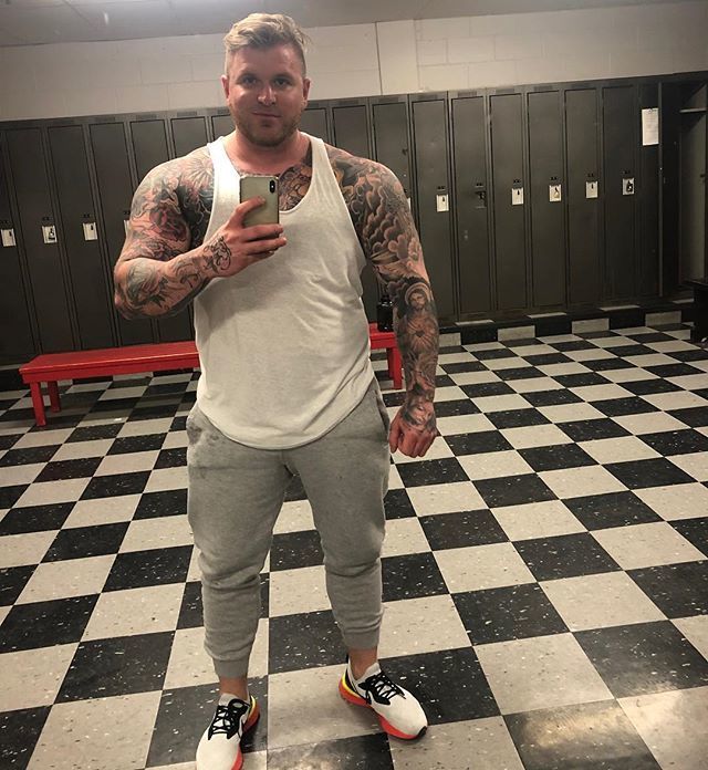 DaveINKTO's tweet photo. Gym therapy 🔥💪🏼 #nike #gymtherapy #fashion #pump #bodybuilders #bodybuilding #beast #tattooed ink #inked #musclebear #beardgang #thyroidwarrior #healthy #cellfire #teamstrandstrong #toronto #motivation #bears #strenght #training https://t.co/UmrJZSHhKs https://t.co/lw7FiI97Vz