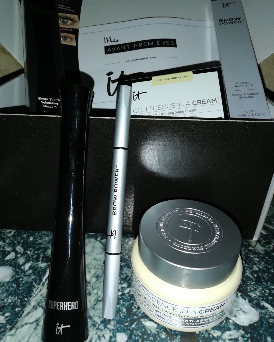 TesteuseA's tweet photo. 💕Mes avant-premières💕
En partenariat avec @Itcosmetics 
-Un mascara Superhero
-Un crayon a Sourcils Brown Power
-Confidence on a Cream  #itcometics #mesavantpremières #makeup #mascarasuperhero #superheromascara #crayonasourcilsbrownpower #crayonbrownpower #confidenceinacream https://t.co/DFdlQBNDm2