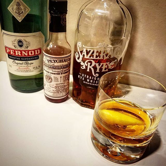 IamBartleby's tweet image. #sazerac 
Fill a glass with ice &amp;amp; water, set aside.
In a mixing glass #muddle 1 sugar cube and 3 dashes #peychaudsbitters.
Slowly stir in 1.5 oz #sazeracryewhiskey.
Empty ice water from serving glass, rinse inside with #pernodabsinthe and strain #cocktai… ift.tt/2TyIAPz