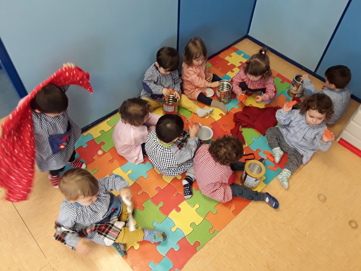 truebaikastetxe's tweet image. Atzo urte bateko gelako ikasleek heuristiko jokoaz gozatzen primeran pasatu zuten!!!!