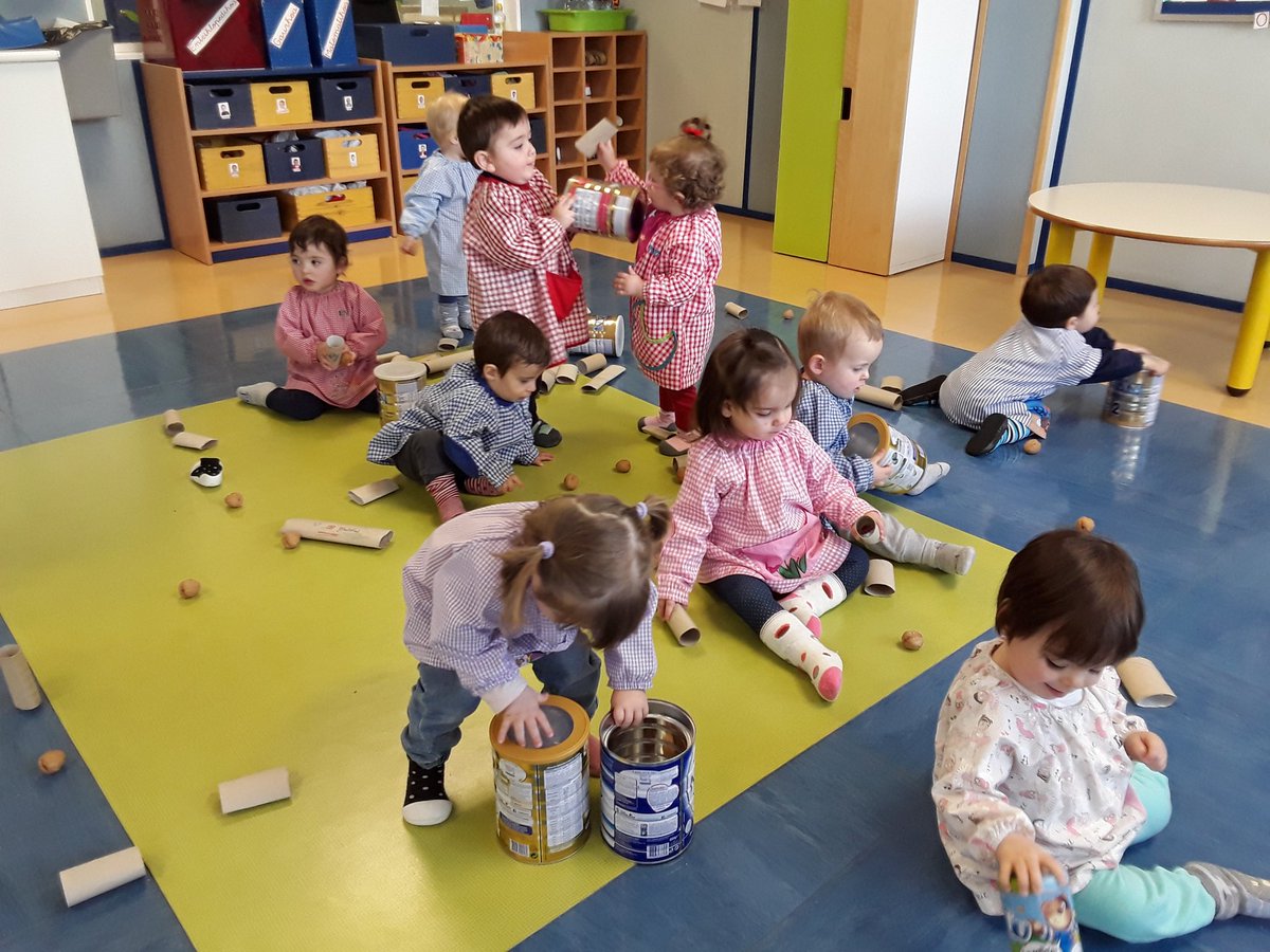 truebaikastetxe's tweet image. Atzo urte bateko gelako ikasleek heuristiko jokoaz gozatzen primeran pasatu zuten!!!!