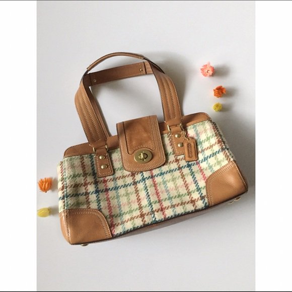 TheCaeo's tweet image. So good I had to share! Check out all the items I'm loving on @Poshmarkapp #poshmark #fashion #style #shopmycloset #coach #bananarepublic #michaelkors: posh.mk/h0E9zOtYEU