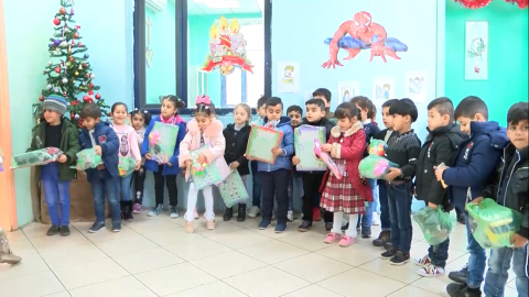 aid_iraq's tweet photo. AAS-Iraq participates with our beloved children their joy on the occasion of Christmas and new year

الجمعية الآشورية الخيرية_العراق تشارك أحبائنا الأطفال فرحتهم بمناسبة أعياد الميلاد ورأس السنة الميلادية الجديدة https://t.co/OrU7TokEYS