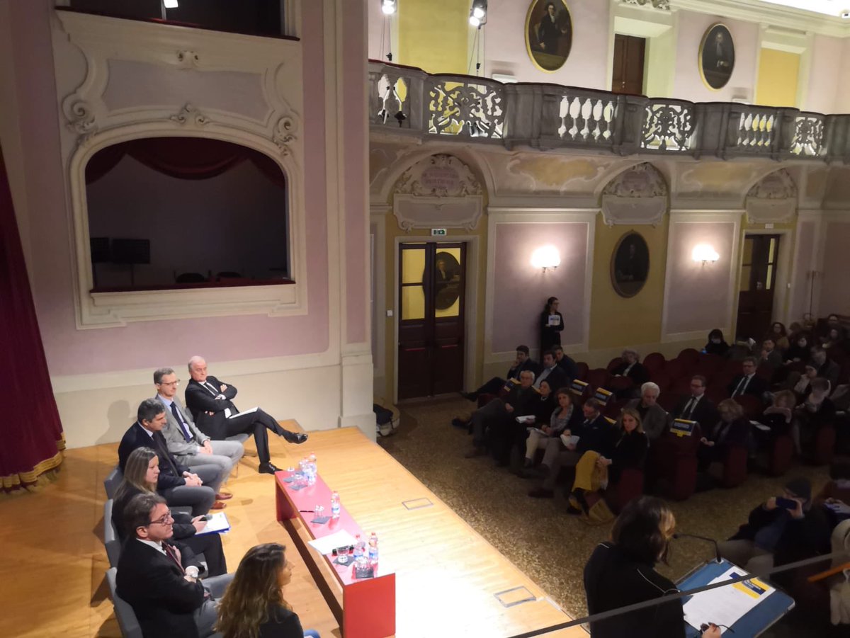 Mailander_RD's tweet photo. Sul palco il sindaco @GCMuzzarelli con assessora Ferrari, pres Molinari @CamComModena, pres Cavicchioli #CRModena, Claudio Pasini @UnioncamereER https://t.co/LlnqcPf2X7