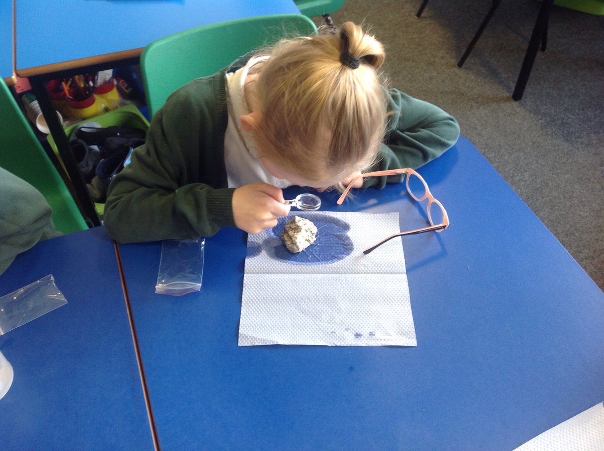 TGPS_NorthLincs's tweet photo. 3G are having a science day today. We are carrying out an experiment to see if rocks absorb water. #TGPSBSW #TGPSBritishscienceweek @Psqm_HQ @priscigeeks @ScienceWeekUK #TGPSScience #TGPSYear3 #TGPSWorkingscientifically #TGPSReciprocal https://t.co/aHTClpIPv7