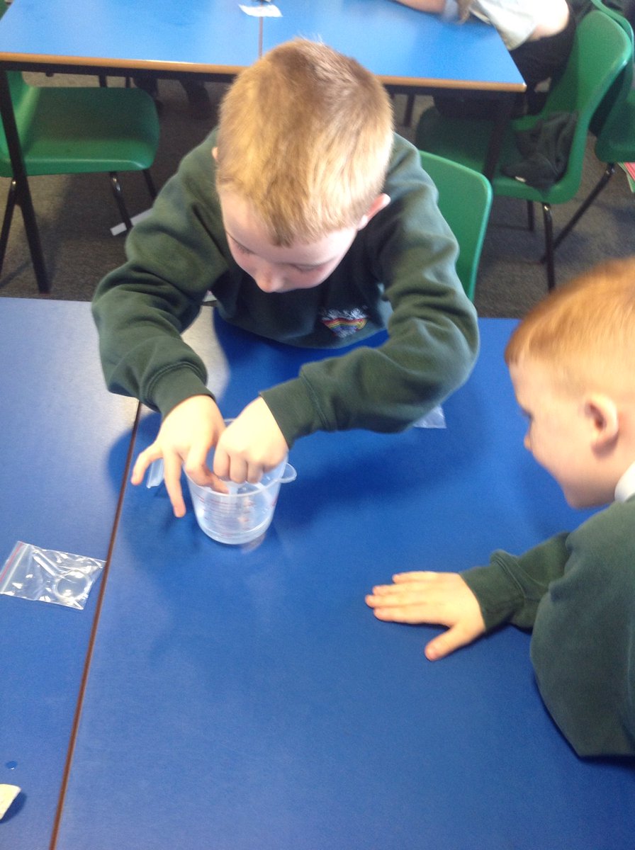 TGPS_NorthLincs's tweet photo. 3G are having a science day today. We are carrying out an experiment to see if rocks absorb water. #TGPSBSW #TGPSBritishscienceweek @Psqm_HQ @priscigeeks @ScienceWeekUK #TGPSScience #TGPSYear3 #TGPSWorkingscientifically #TGPSReciprocal https://t.co/aHTClpIPv7