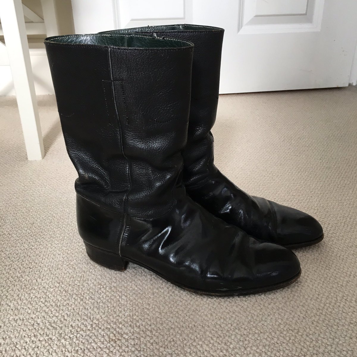 joefattorini's tweet photo. If we’re getting these bad boys out I’ve either turned into a Mexican drug lord or it’s a Livery Company dinner tonight. https://t.co/KC38ugAIZt