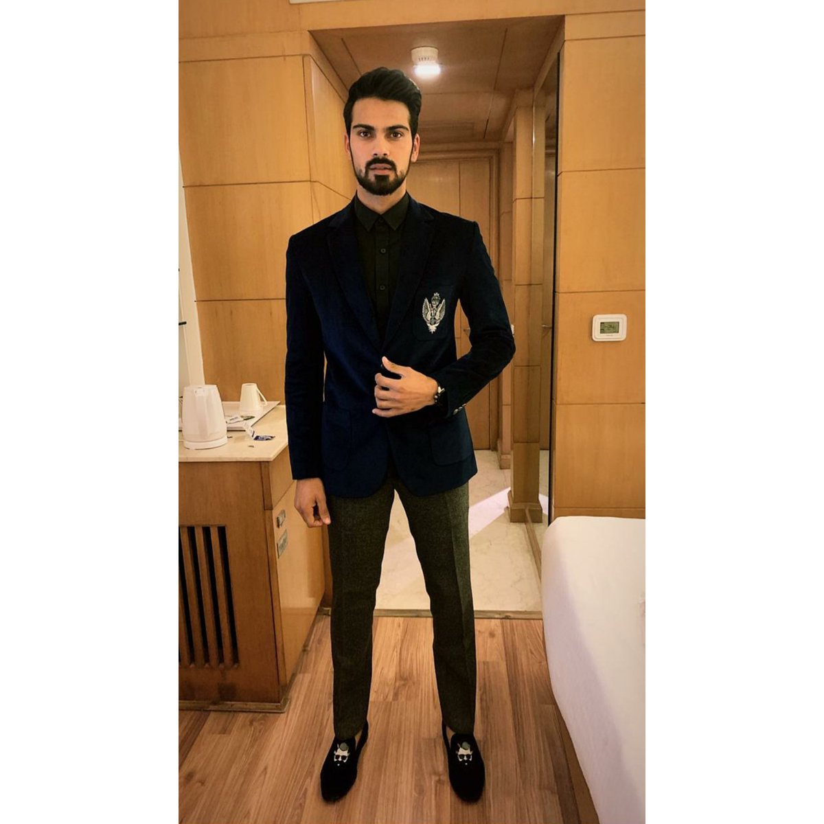 mayankdagarr's tweet photo. Being a true gentlemen never goes out of style 🌟🌟 https://t.co/njjTVmNlmz