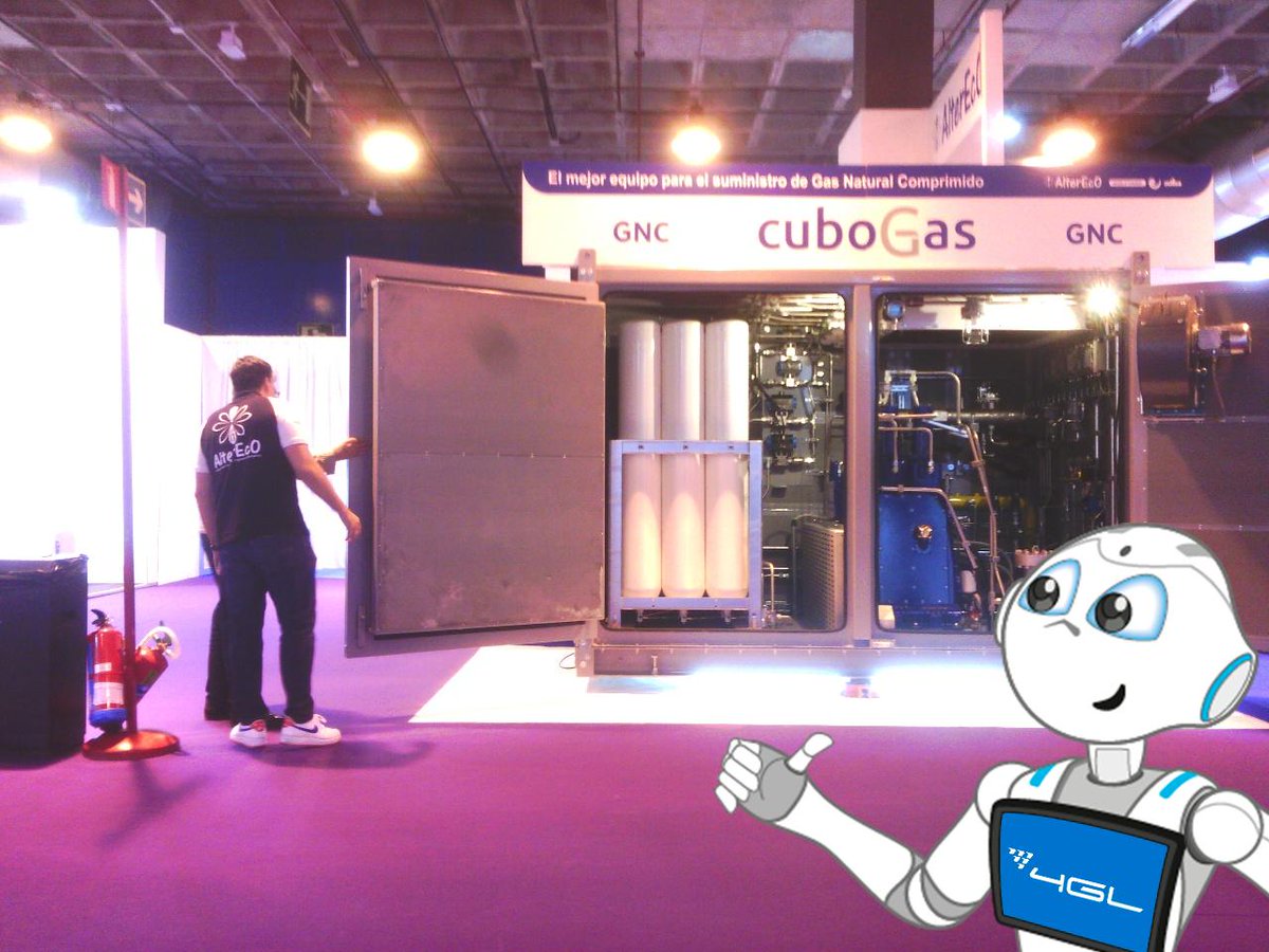 PepperoniRobot's tweet photo. Por fin he conocido en #4GL a @ALBERT00N #FotoRobot #4GLMOTORTEC https://t.co/ny0w8BJzQI