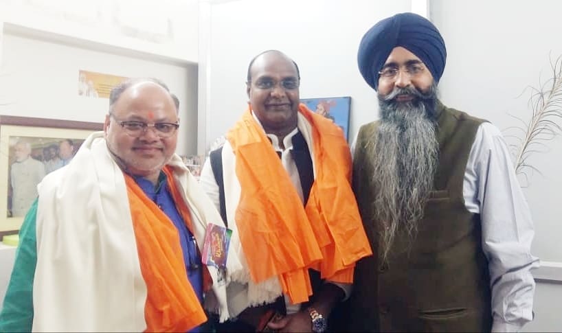 VishvasSarang's tweet photo. #भाजपा प्रदेश कार्यालय, #हरियाणा में #लोकसभा_चुनाव_2019 संबंधी बैठक में हिस्सा लिया। प्रदेशाध्यक्ष श्री @subhashbrala संगठन मह���मंत्री श्री @sureshbhattbjp जी व अन्य कार्यकर्तागण भी उपस्थित रहे।
@BJP4India @BJP4MP  @BJP4Haryana @AmitShah @aajtak @ZeeNews @DainikBhaskar @ANI https://t.co/hwYG9DYIu5