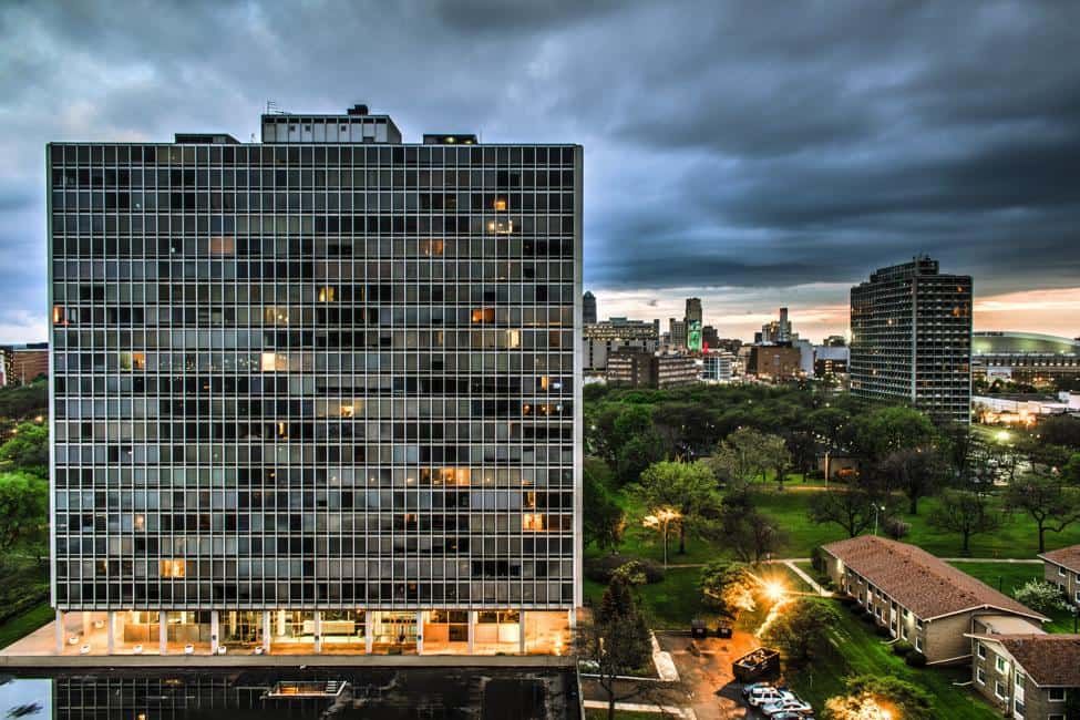 lucycons3's tweet photo. Hoy hablamos de otros de los 5 grandes de la arquitectura, de Mies van der Rohe. https://t.co/kP50Rzp7c7 https://t.co/i6KI3LOufN