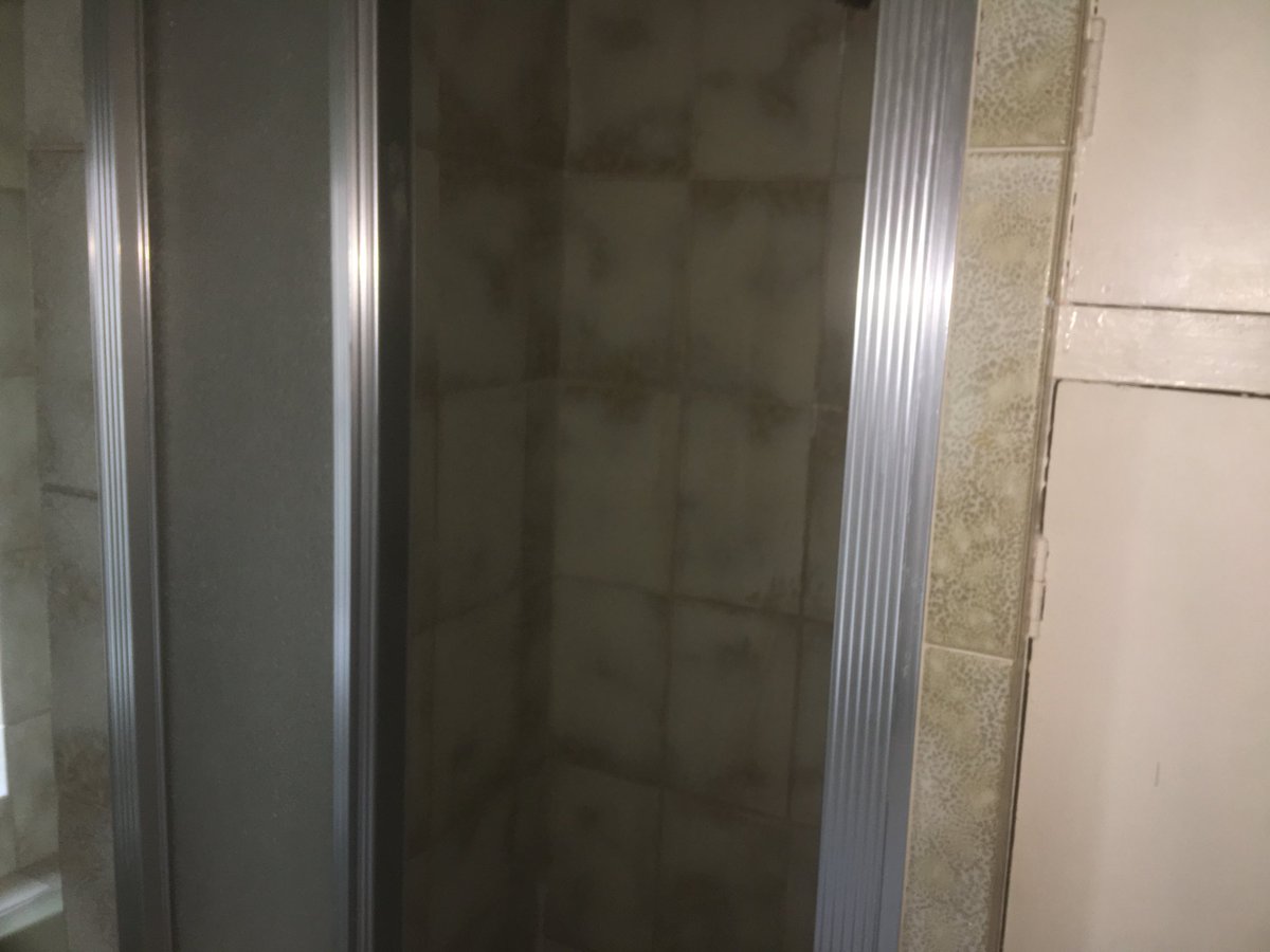paradigm_nw's tweet photo. One property... 3 bathrooms!

Lady says, “I’ve got an idea!                                    Let’s just make a bathroom on the landing.”

Her husband replies, “How do we do that?”

Both simultaneously say “Call Paradigm Construction!” https://t.co/7SHxZpWumB