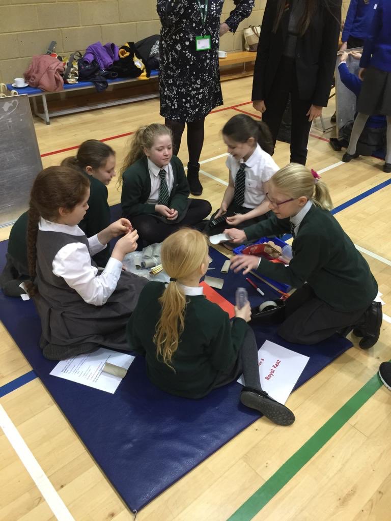 NotreDameCobham's tweet image. Groups at work! #sciencechallenge #ScienceWeek2019