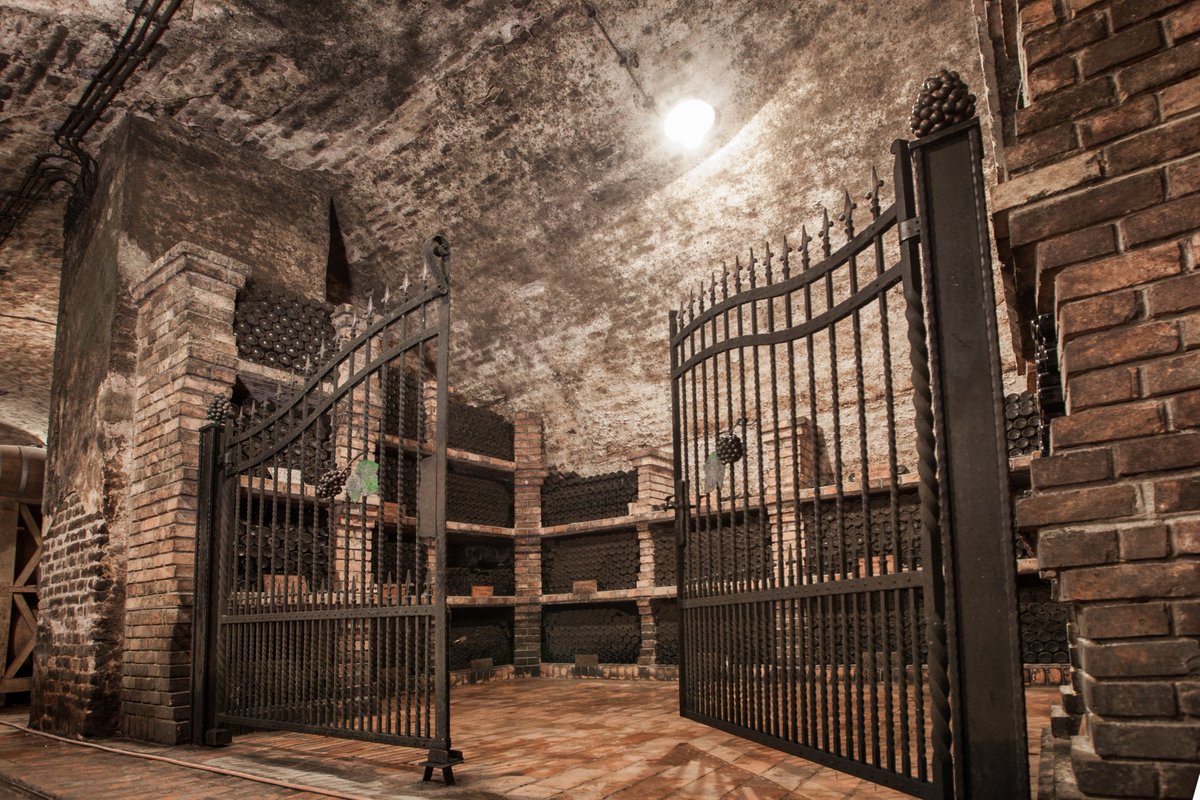 Enjoy your gourmet weekend in Boutique Hotel Alhambra and indulge in an unforgettable 5-course dinner paired with Croatia's most award-winning wines: bit.ly/2Hh3tbC
#losinj #winelovers #Alhambra #Croatia