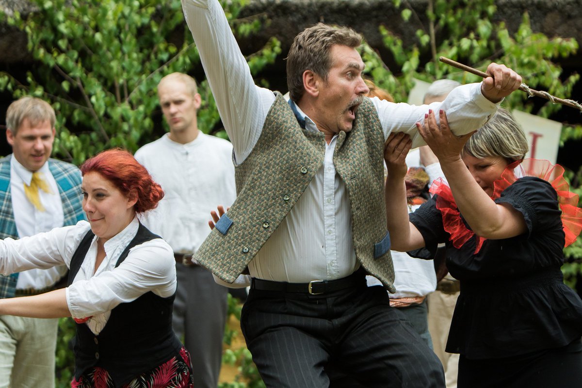 Atgādinām, ka jau 2.aprīlī noslēgsies pieteikšanās XIV Latvijas amatierteātru salidojumam, kas sadarbībā ar @Aluksnes_novads norisināsies laikā no 19. līdz 21.jūlijam. Nolikumu un pieteikuma anketu iespējams skatīt - bit.ly/2u4Ukdv