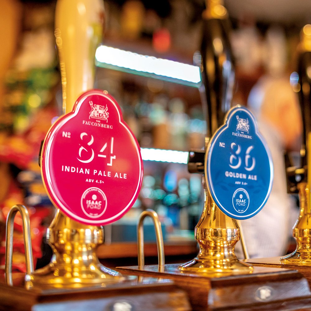We'll design anything, from posters and graphics to beer taps! find out how we put customers at the heart of all our design work over on our blog: ow.ly/His730o1AuU 
#marketing #future #graphicdesign #beer #pumptap #pint