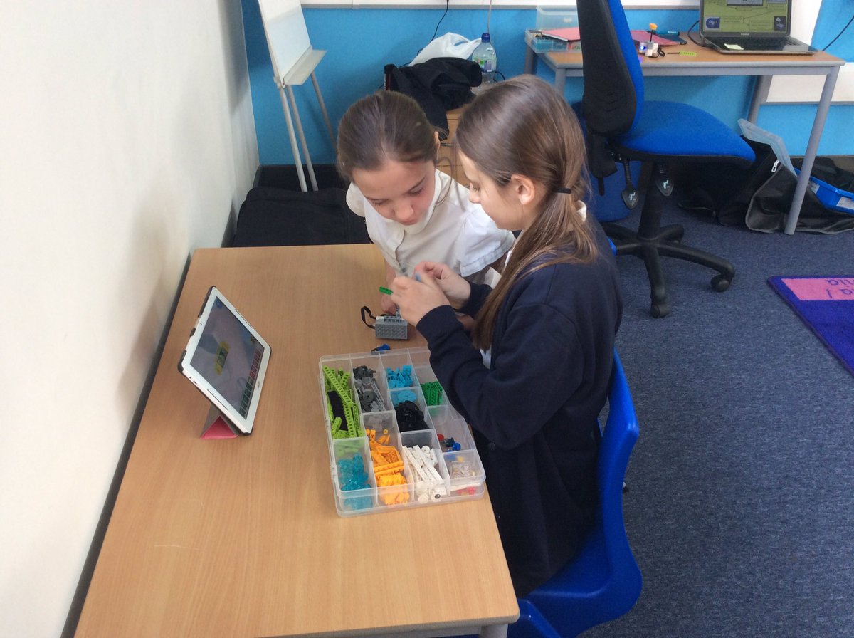 TunstallPrimary's tweet photo. STEM workshops with @Legoworkshops . Thanks to @PtaTunstall for funding this - really engaged children! https://t.co/jUqdFHRUwK
