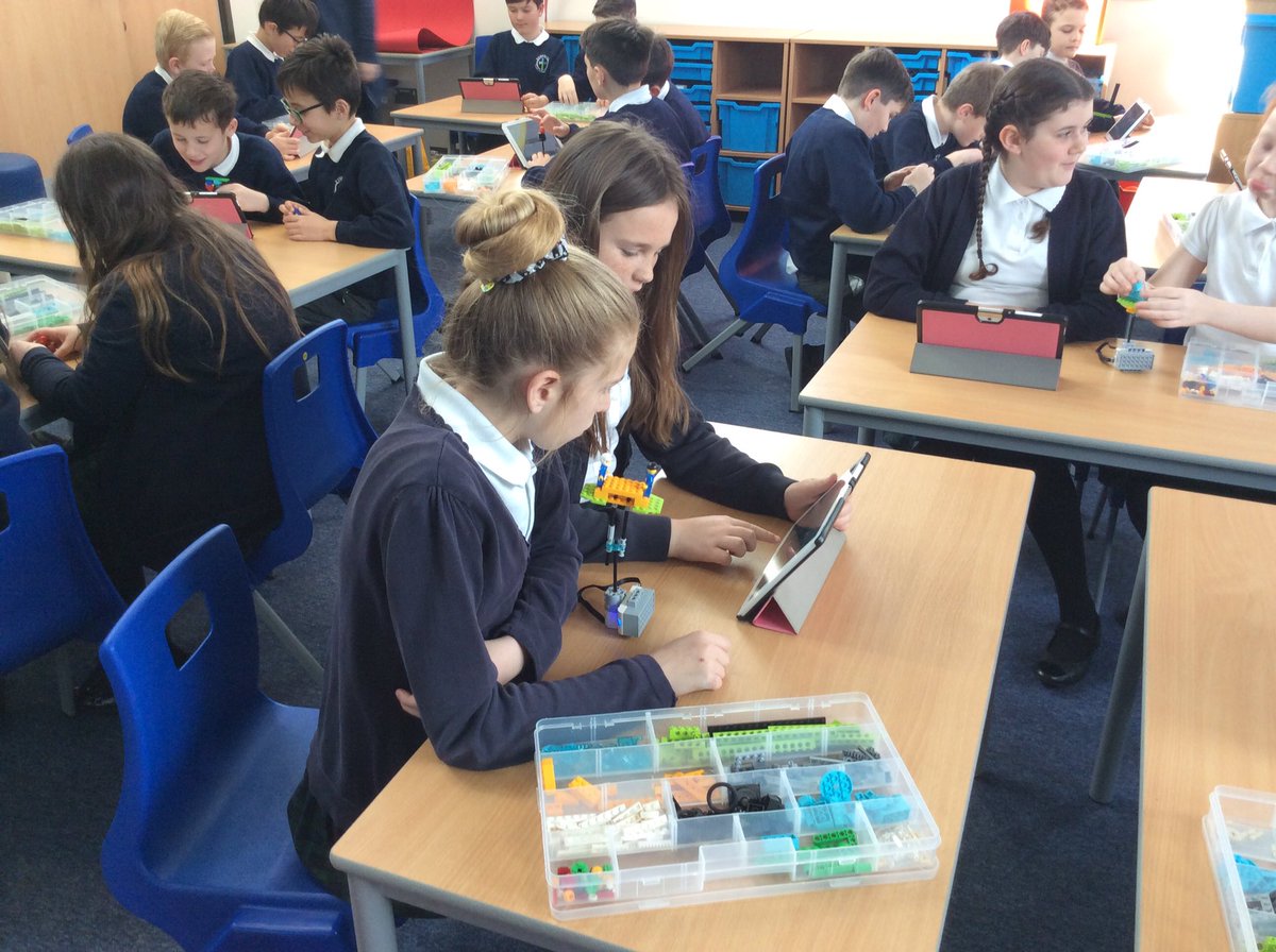 TunstallPrimary's tweet photo. STEM workshops with @Legoworkshops . Thanks to @PtaTunstall for funding this - really engaged children! https://t.co/jUqdFHRUwK