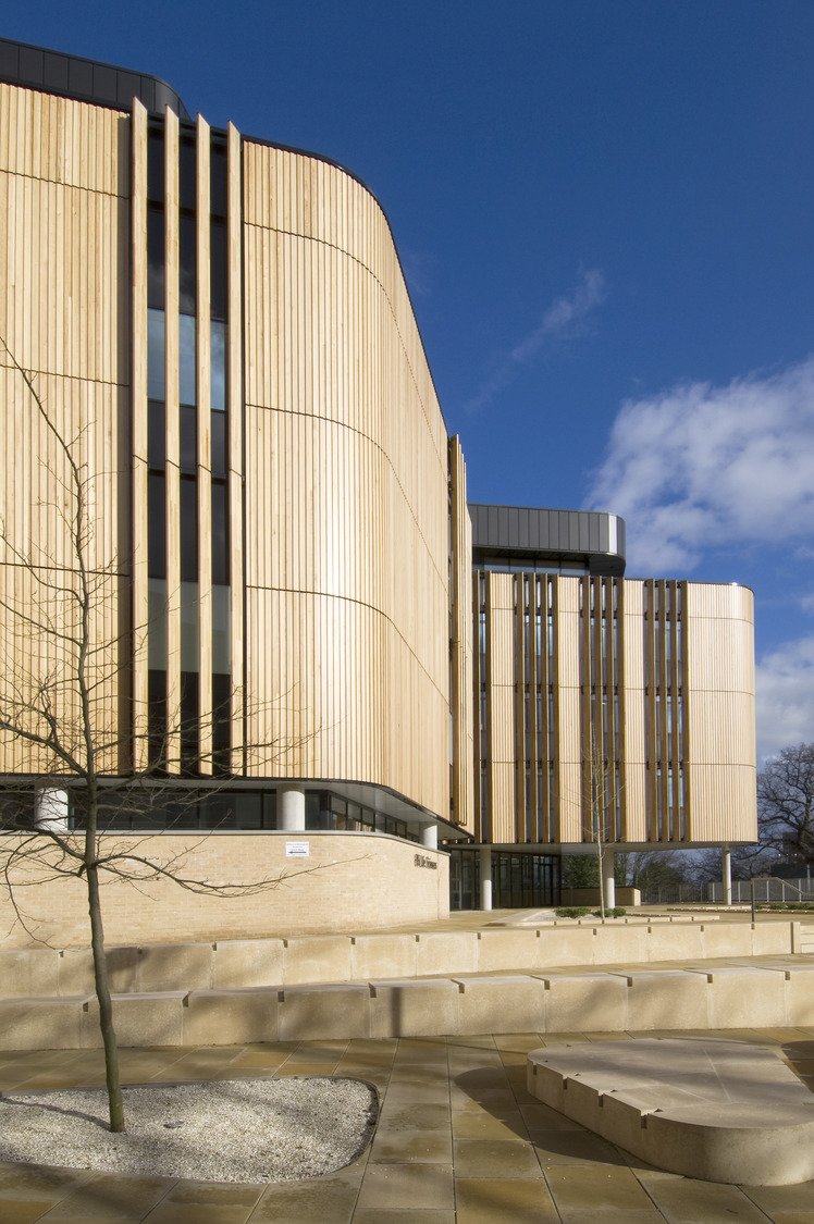 AKT_II's tweet image. Project no.3 for #BSW19 - the Life Sciences Building for @unisouthampton designed by @NBBJDesign. Find out more about the timber fin cladding and other project details, on our site.

ow.ly/hxwv50mxSSJ

#AKTIIprojects

📸: @ValerieBennett_