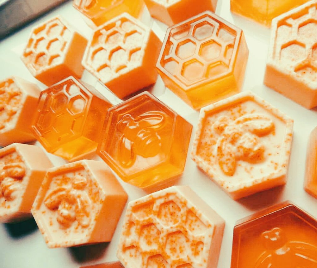 I can’t bear the weight of endings,
       just not this kind of ending.
           ───❁❁❁───

ー; 🐝

〔 FALLEN CHILD OC 〕
〔 MUTANT SOUL 〕
  ➥ «BRAVERY &amp; JUSTICE»
〔 SELF INSERT-ISH 〕
〔 MULTIVERSE 〕
   ➥ «MOSTLY UNDERTALE»