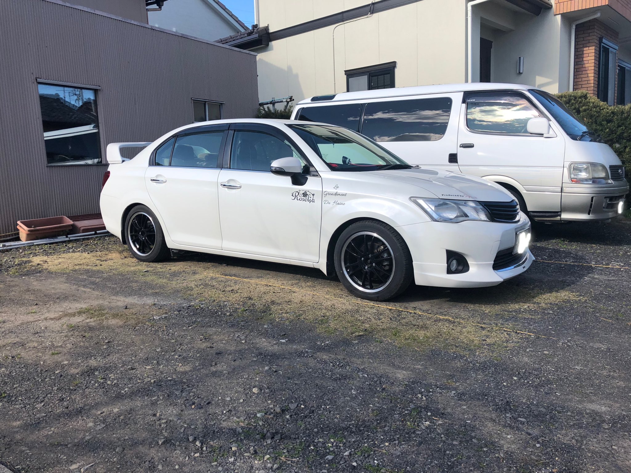 柏 ウイング白くして車高落とした 車高はマフラーやフォグの高さ的にコレが車検ギリ もう少し落としたいけど 落としすぎると色々と家族に言われるから カローラアクシオ T Co 2ih8g4wq0r Twitter