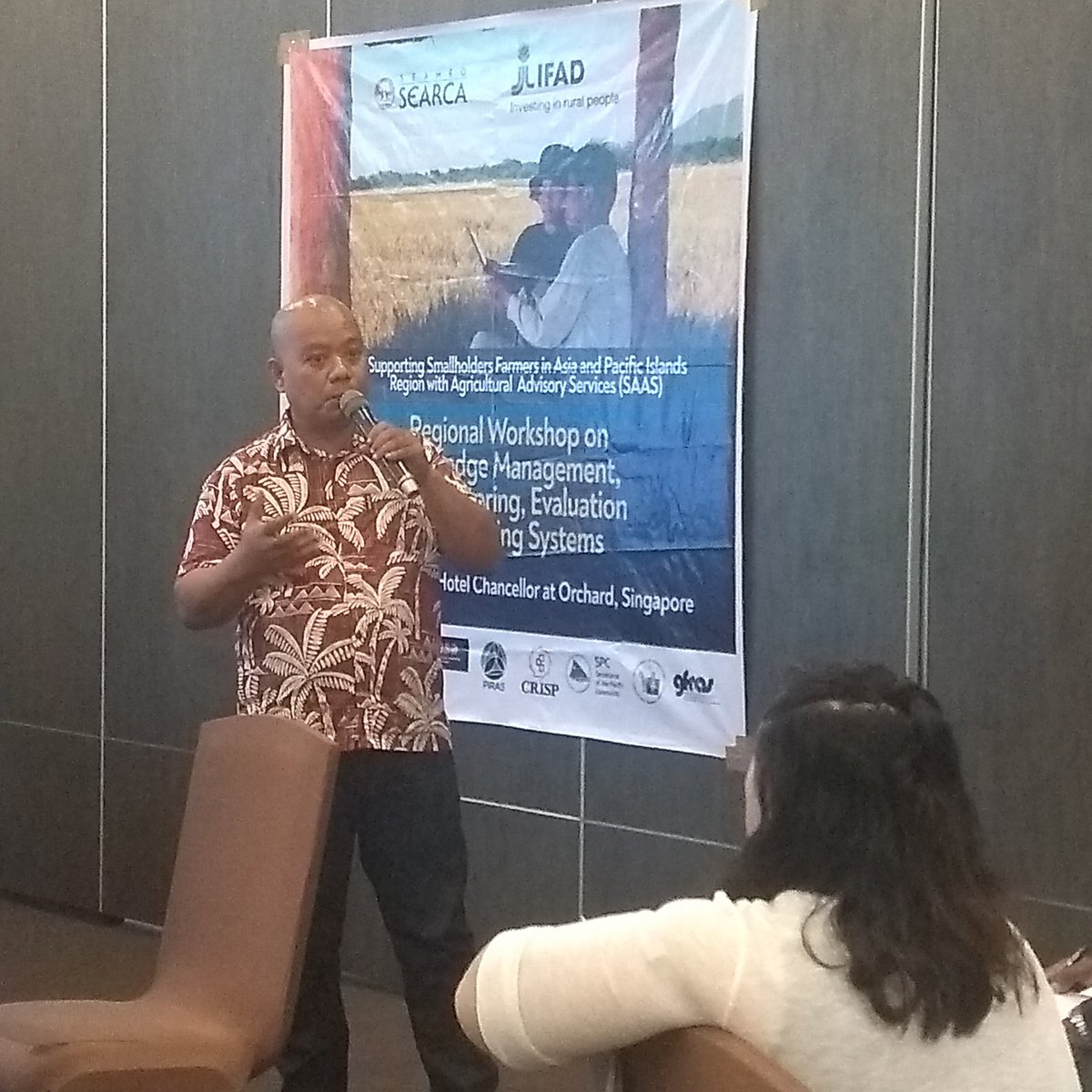APIRASnetwork's tweet photo. Mr. Gibson Susumu presents the second output from the MEALs writeshop, which include the SAAS MEALs indicators, achievements, and outcomes from PIRAS.
#AAS #agriculture #AgriculturalExtension #APIRASNow #SAASNow https://t.co/0ZfZr5aDlC