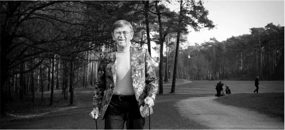 Erg leuk artikel in De Limburger vandaag over Dieter Lange. Tevens mooie en positieve reclame voor de golfsport!
DIETER LANGE (82)
......Het is een fascinerende sport en ik heb veel golfbanen in de wereld gezien, maar Herkenbosch staat in mijn top 5. ....