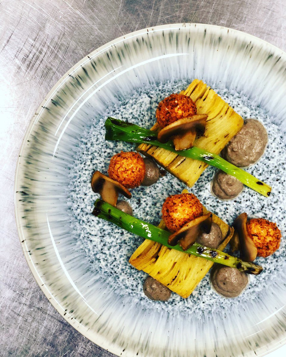 DarylAntwi's tweet photo. New Plate Practicing 💫 at RB.... we’re super excited to start sharing what we’ve been working on #thecountdownbegins #workplacedining @BaxterStorey https://t.co/MenUAsxoWZ