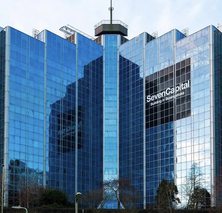 #bigglassbuilding #vinyl #advertising #branding #ooh #ropeaccess #abseiling #sprat #workingatheight #elevateyourbrand