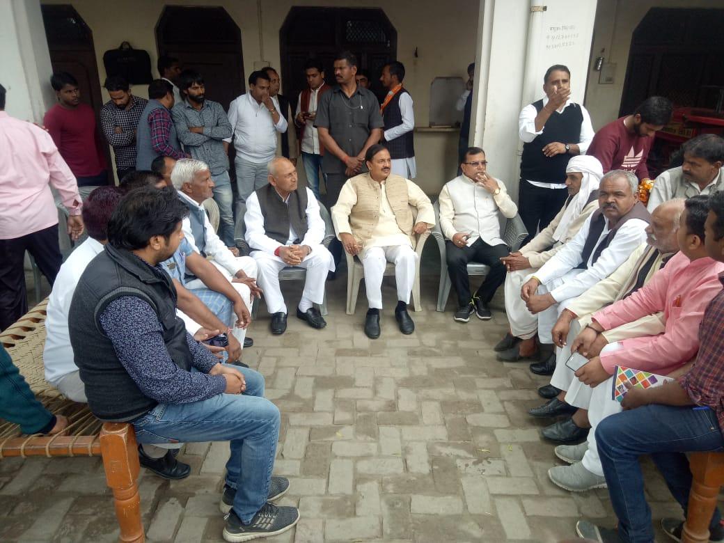 dr_maheshsharma's tweet image. जेवर के कनारसी गांव में जनसम्पर्क किया| बहुत संतोष की बात है कि विकास की रोशनी पायदान पर खड़े अंतिम व्यक्ति तक पहुंची है पर हम संतुष्ट होकर बैठने वाले नहीं है | विकास की यह स्वर्णिम यात्रा आप सभी के सहयोग से अनवरत जारी रहेगी|