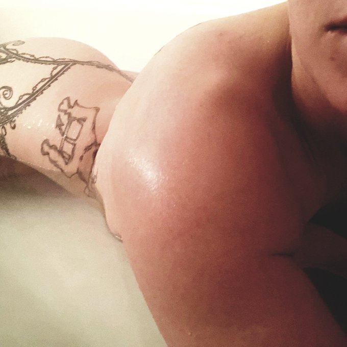 The Immortal Aphrodite! https://t.co/KSJh7bb159