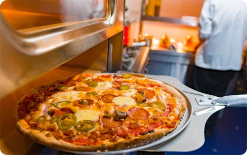 Who fancies a mid week treat? 🤔

Make sure you pay us a visit this evening, where you can tuck in to a variety of Cornish Food &amp; Drinks -  it sounds perfect! 🍻🍕

Check out our menus here: ➡️ bit.ly/2qqzlk7