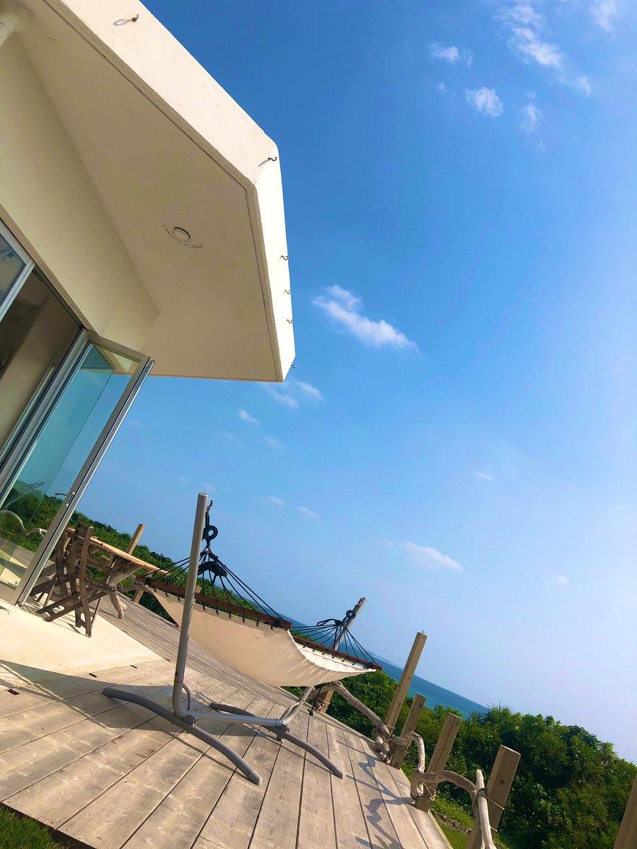 Lucky88rie's tweet photo. いつものんびり。なんかいいな✨

伊良部島に素敵なcafeあります♡
内装もかなりオシャレ✨
裏は雑貨屋さん
カフェラテのミルクが上の泡が少しずつ下に混ざり合うパターン
マンゴープリンが濃厚激ウマ！！
#伊良部島
#cafeCOMO https://t.co/sFzOSumx5c
