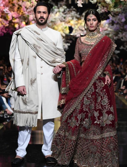 Celebcentralpk's tweet image. Some highlights from the #SanaSafinaz solo show last night on day 1 of #FPWSS19. 

#FPW #Fashion #Lifestyle #Magazine #Karachi #Lahore #Islamabad #Pakistan #Style #Trends #PakistaniCelebrities #CelebrityCentral