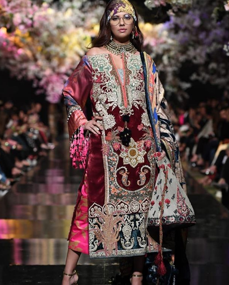 Celebcentralpk's tweet image. Some highlights from the #SanaSafinaz solo show last night on day 1 of #FPWSS19. 

#FPW #Fashion #Lifestyle #Magazine #Karachi #Lahore #Islamabad #Pakistan #Style #Trends #PakistaniCelebrities #CelebrityCentral