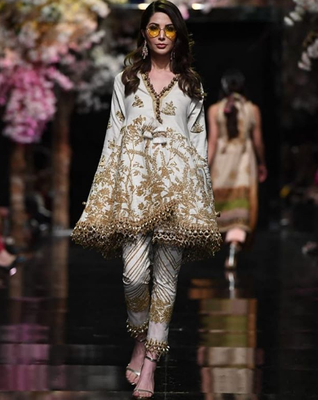 Celebcentralpk's tweet image. Some highlights from the #SanaSafinaz solo show last night on day 1 of #FPWSS19. 

#FPW #Fashion #Lifestyle #Magazine #Karachi #Lahore #Islamabad #Pakistan #Style #Trends #PakistaniCelebrities #CelebrityCentral